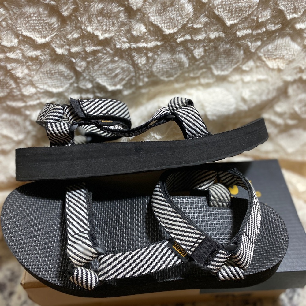 TEVA MIDFORM UNIVERSAL SANDAL SIZE 9